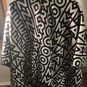 FENDI Black & White Graphic Pattern Shawl!